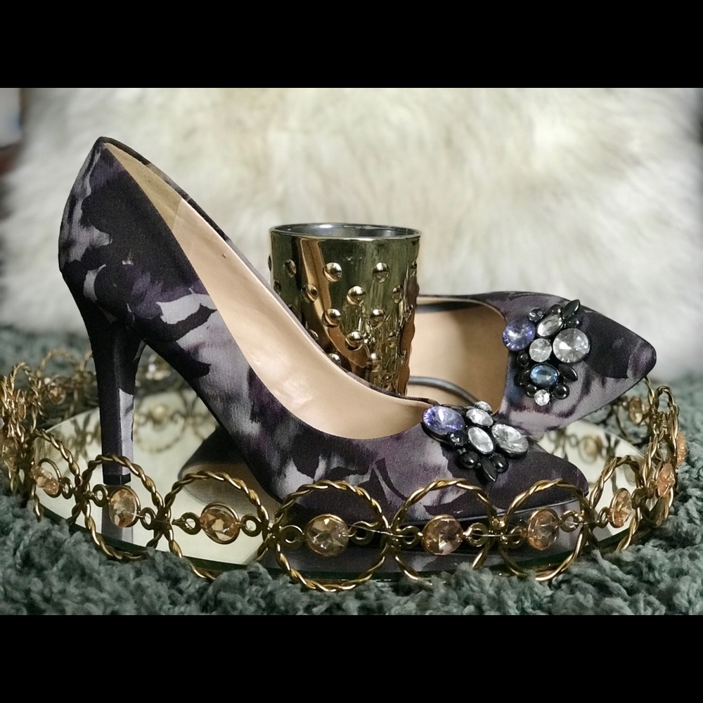 Jewels covered toe heels
